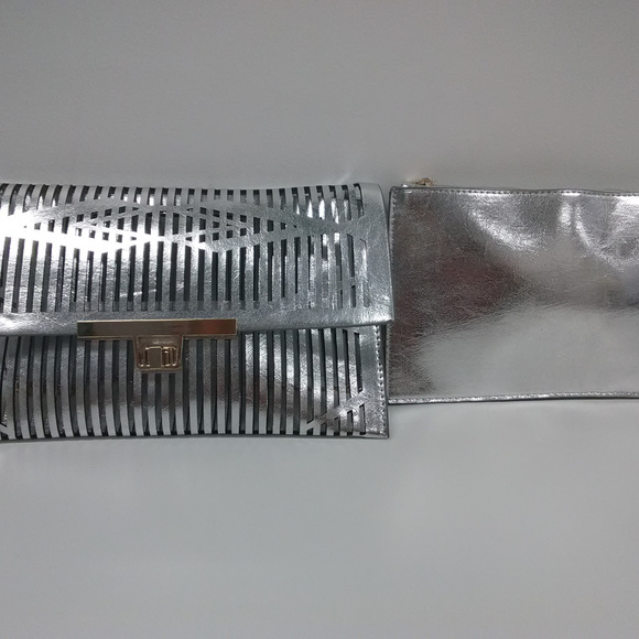 NEW! Silver Metaliic Evening Bag - Picture 5 of 6